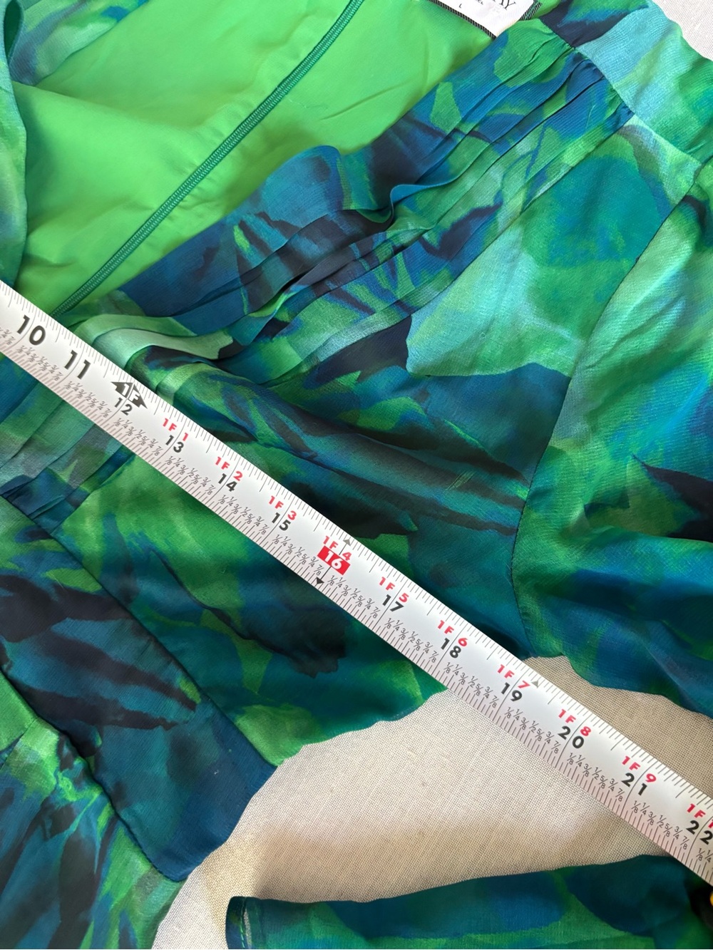 Runaway The Label Sari Green Maxi Dress V Neck Flutter Sleeve Front Slit Size L - Picture 8 of 11